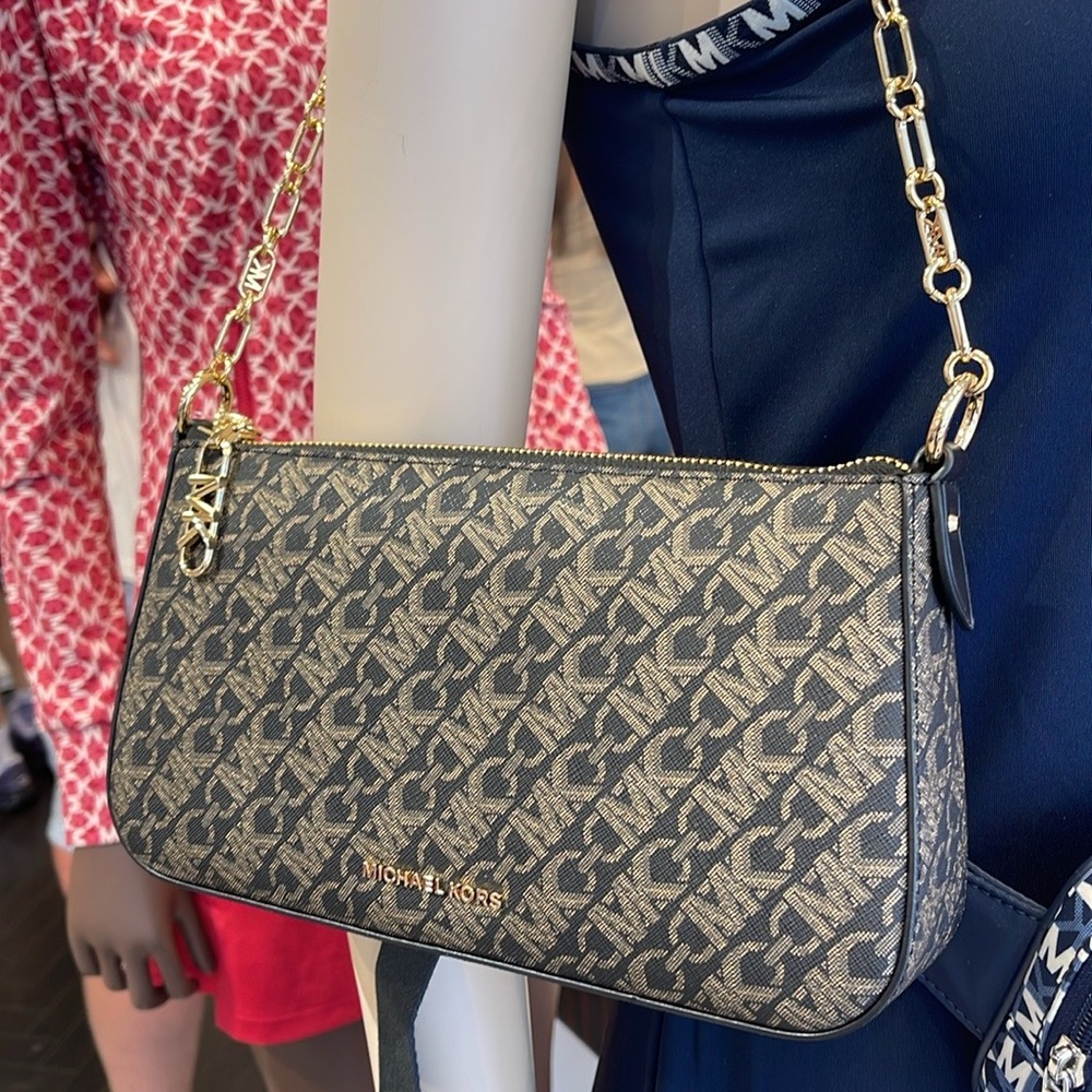 MICHAEL KORS EMPIRE MEDIUM METALLIC CHAIN-LINK POCHETTE
Black/Pale Gold 
NWT - Picture 15 of 16